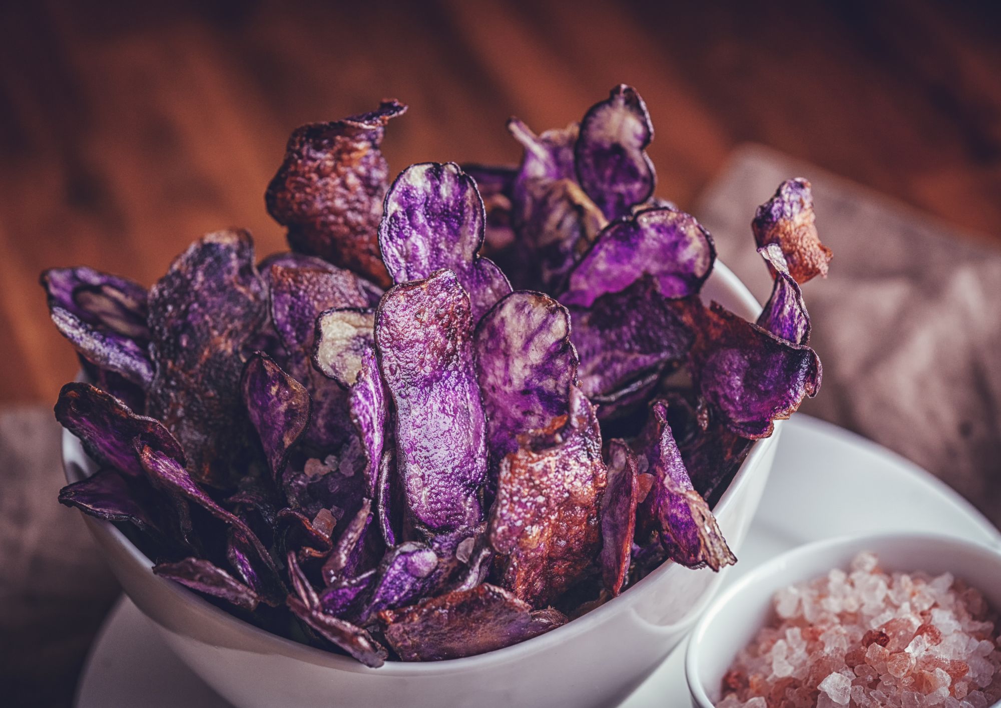 Chips di patate viola fritte: ricetta del fingerfood